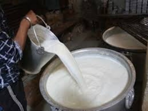 1 Liter Pure Fresh And Natural Original Flavor Fat 7 Percent White Cow Milk - 1000g